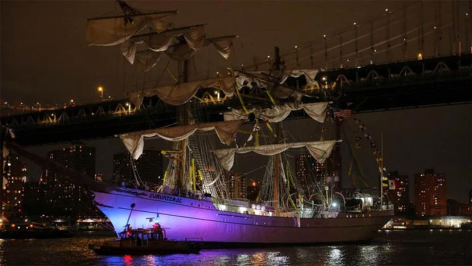 Nueva York honra a víctimas del Cuauhtémoc con banderas a media asta Nueva York honra a víctimas del Cuauhtémoc con banderas a media asta