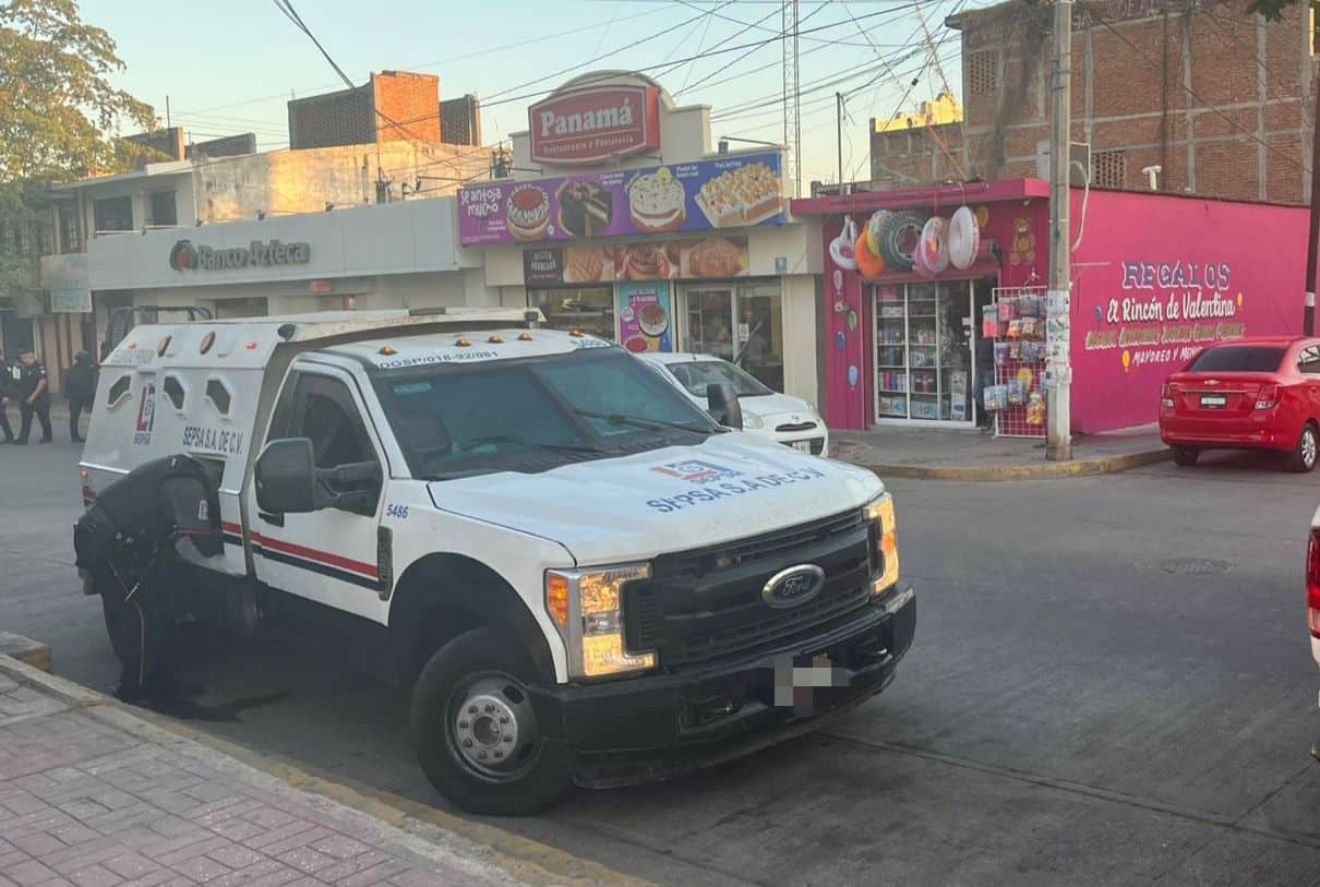 Los custodios se encontraban retirando los valores de la institución bancaria al momento del accidente. (FOTO: Enrique Chan).