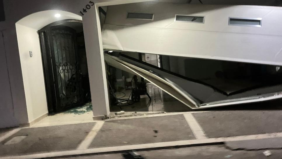 Sujetos armados vandalizan residencia al interior de la privada Santa Aynes, en Culiacán Sujetos armados vandalizan residencia al interior de la privada Santa Aynes, en Culiacán
