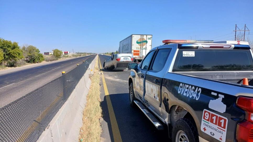 Brenda se salva de milagro, volcó en la México 15 y sufrió solo unos raspones Brenda se salva de milagro, volcó en la México 15 y sufrió solo unos raspones