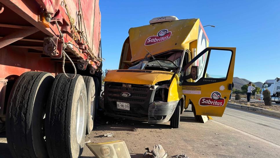 Sabritero choca contra un tráiler en la Mochis-Topo por sacarle la vuelta a un motociclista Sabritero choca contra un tráiler en la Mochis-Topo por sacarle la vuelta a un motociclista