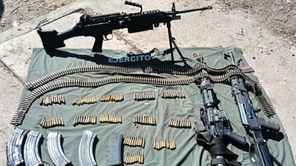 Militares detienen a civil durante un enfrentamiento y aseguran armamento en Imala, Culiacán Militares detienen a civil durante un enfrentamiento y aseguran armamento en Imala, Culiacán