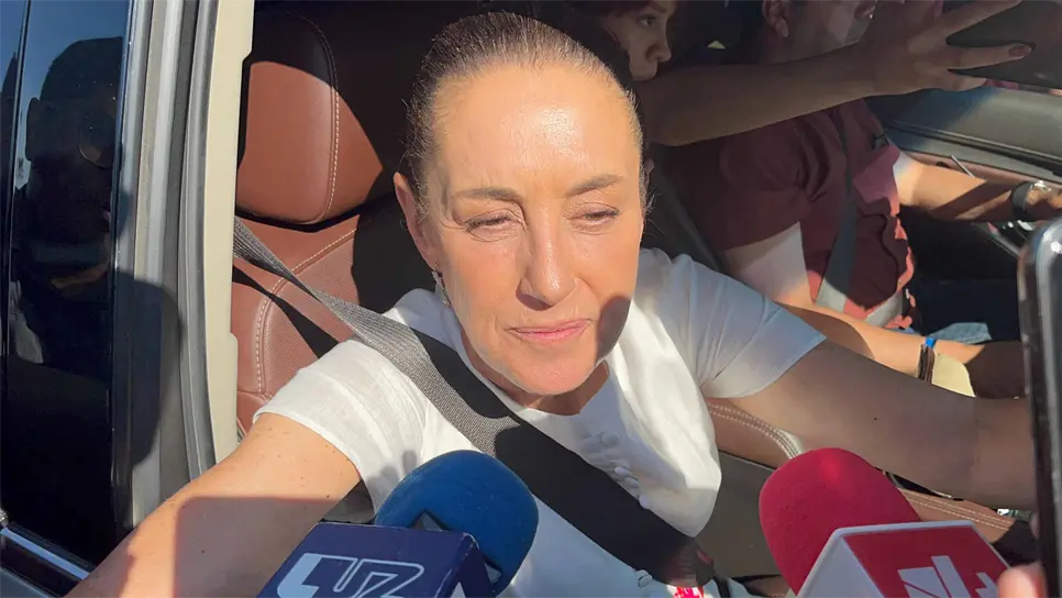 La presidenta en su arribo a Sinaloa.