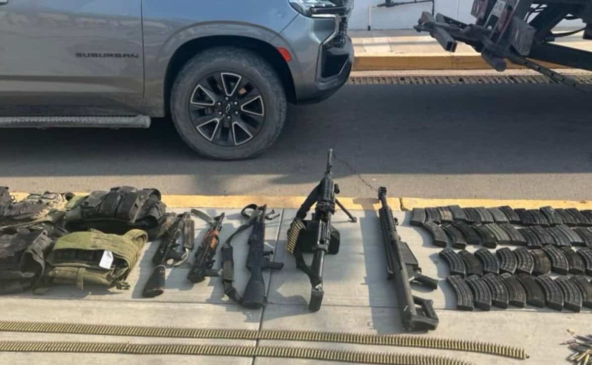 FOTO: Detienen a un civil, dos camionetas blindadas, una minimi y un barret en la colonia Alameda, Culiacán