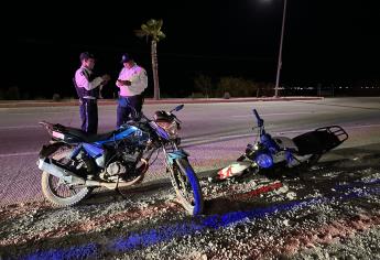 Chocan motociclistas en la carretera Los Mochis - Topolobampo, trasladan a uno al hospital
