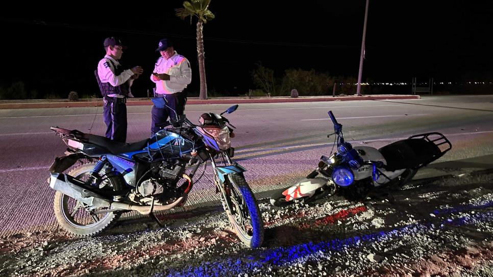 Chocan motociclistas en la carretera Los Mochis - Topolobampo, trasladan a uno al hospital Chocan motociclistas en la carretera Los Mochis - Topolobampo, trasladan a uno al hospital