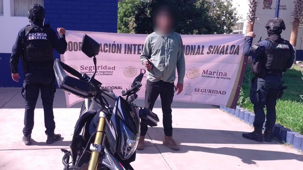 Detienen a un presunto puntero con radio de comunicación acusado de halconeo en Culiacán Detienen a un presunto puntero con radio de comunicación acusado de halconeo en Culiacán