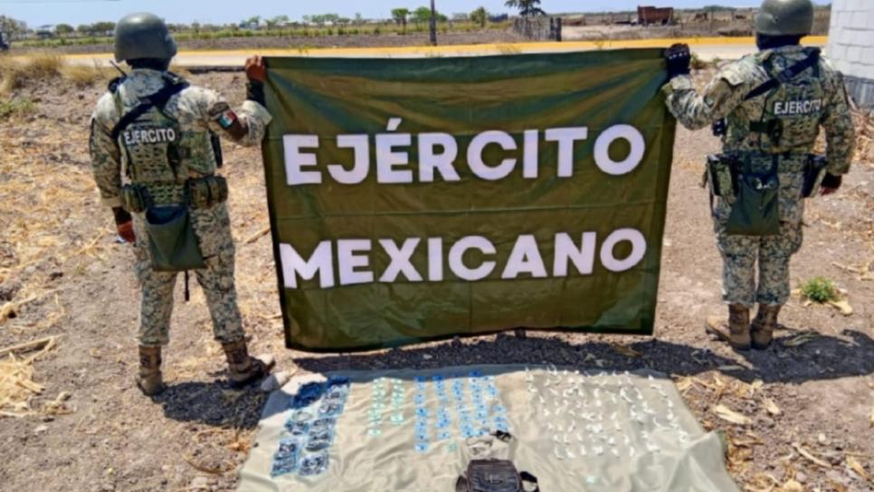 Hombre huye y deja mochila con droga en San Ignacio; Aseguran dosis de cristal, cocaína y marihuana Hombre huye y deja mochila con droga en San Ignacio; Aseguran dosis de cristal, cocaína y marihuana
