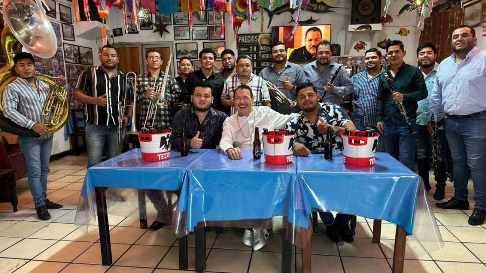 Julio Preciado se une a la celebración de los 15 años de Banda Legal con grabación de video en Mazatlán Julio Preciado se une a la celebración de los 15 años de Banda Legal con grabación de video en Mazatlán