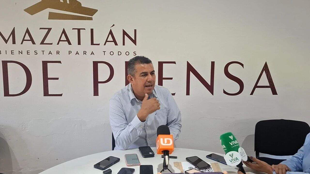 Ramos Robledo añadió que actualmente al menos 70 establecimientos ya se han acercado al Ayuntamiento de Mazatlán para solicitar empadronarse, ya que es algo que les resulta positivo para las actividades comerciales que ejercen