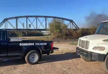 Se queman durmientes del ferrocarril por incendio de maleza en el Puente Negro de Culiacán