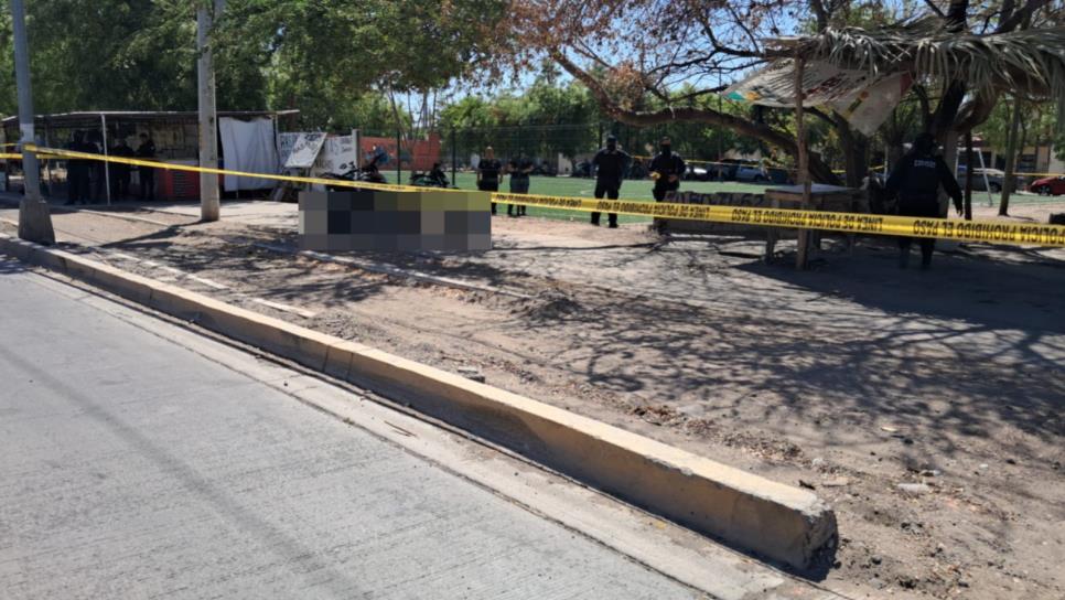 Matan a balazos a 3 jóvenes en campo deportivo del sector Los Ángeles, en Culiacán Matan a balazos a 3 jóvenes en campo deportivo del sector Los Ángeles, en Culiacán