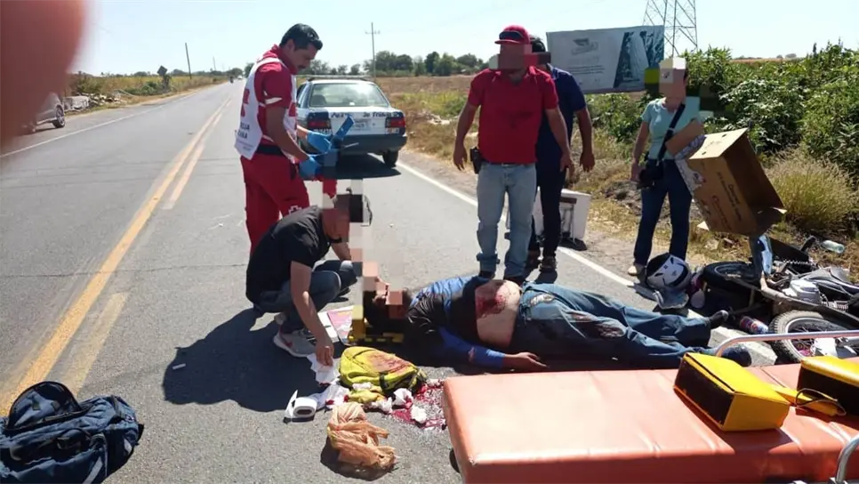 Aunque se presume que derrapó de la ligera unidad, no se descarta que pudo haber sido golpeada por un vehículo desconocido que luego de provocar el accidente huyó del lugar