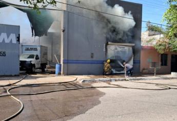 Atacan a balazos un taller y lo incendian en la colonia Lázaro Cárdenas de Culiacán