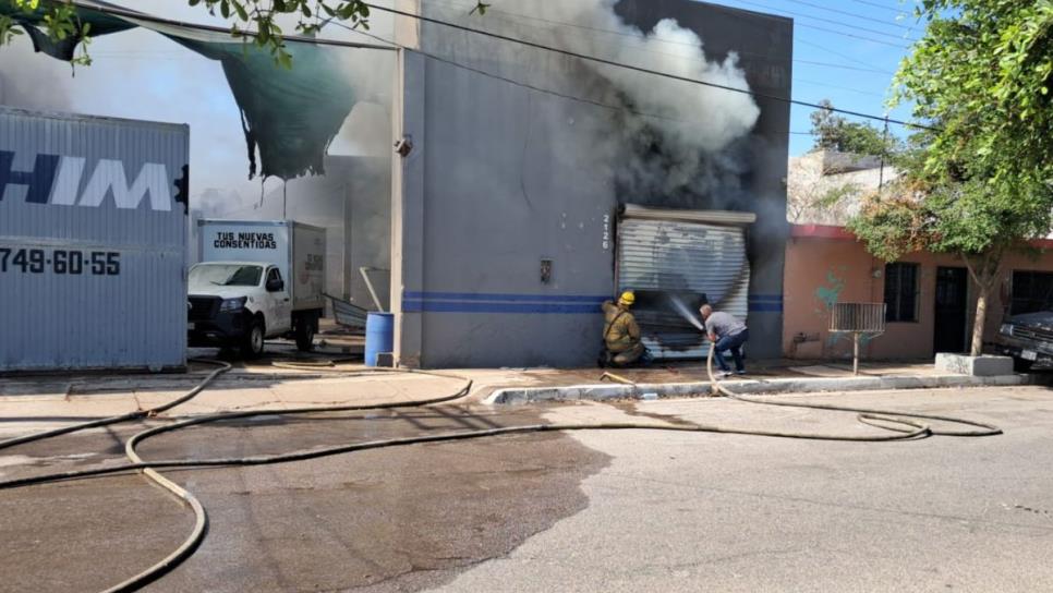 Atacan a balazos un taller y lo incendian en la colonia Lázaro Cárdenas de Culiacán Atacan a balazos un taller y lo incendian en la colonia Lázaro Cárdenas de Culiacán