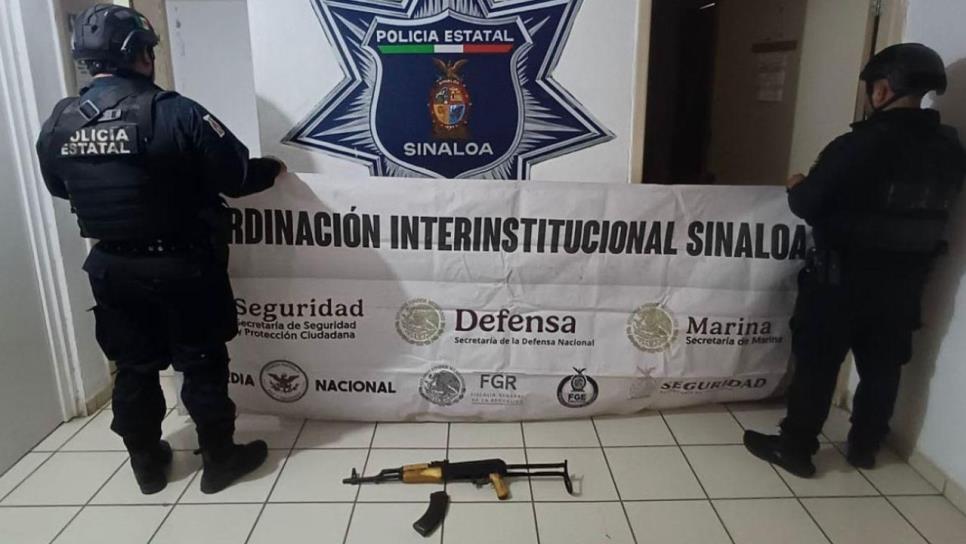 Policías aseguran una mochila con un rifle cuerno de chivo en el sector Humaya en Culiacán Policías aseguran una mochila con un rifle cuerno de chivo en el sector Humaya en Culiacán