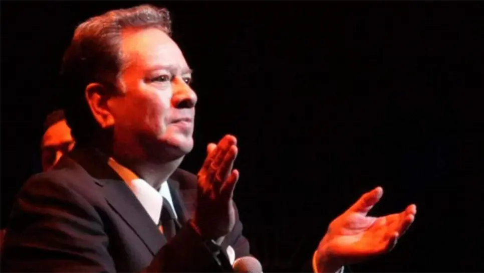 El hijo de Marco Antonio Muñiz, subió una foto presumiendo que ya fue dado de alta y que continuará su recuperación en su hogar