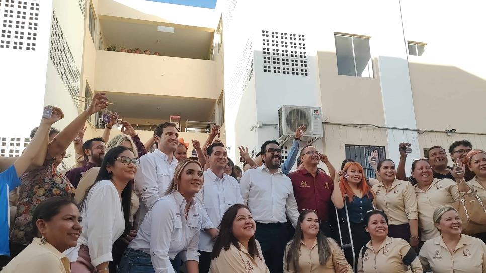 Gámez Mendívil entrega 25 viviendas a trabajadores del Ayuntamiento de Culiacán Gámez Mendívil entrega 25 viviendas a trabajadores del Ayuntamiento de Culiacán