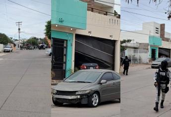 Balean tres casas y un vehículo robado en la colonia Lázaro Cárdenas, Culiacán