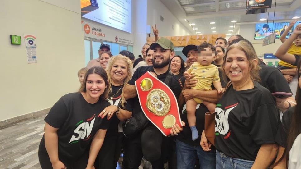 Multitud recibió a ´Sugar´ Núñez en Los Mochis tras coronarse campeón mundial en Japón Multitud recibió a ´Sugar´ Núñez en Los Mochis tras coronarse campeón mundial en Japón