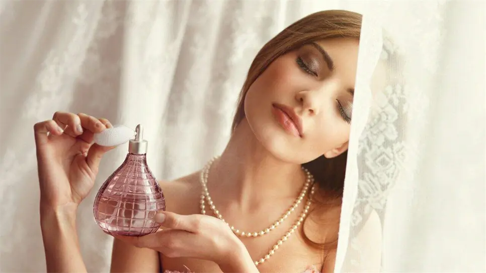 Estos perfumes son una bocanada de aire fresco y permanecen intactas al paso de las horas. FOTO: Luz Noticias.