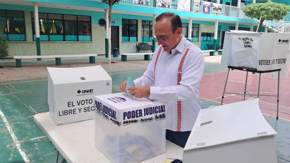Es histórico y la sociedad se está activando para participar": Antonio Menéndez acude a ejercer su voto
