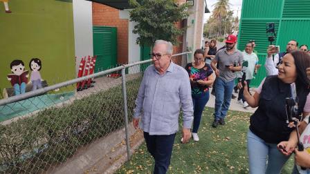 Rocha Moya llega a emitir su voto y no estaba instalada la casilla Rocha Moya llega a emitir su voto y no estaba instalada la casilla