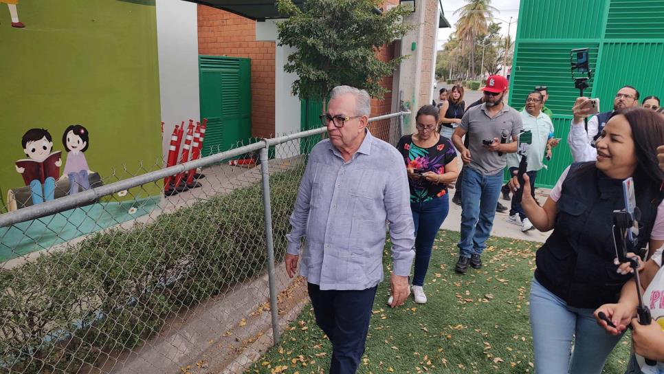 Rocha Moya llega a emitir su voto y no estaba instalada la casilla