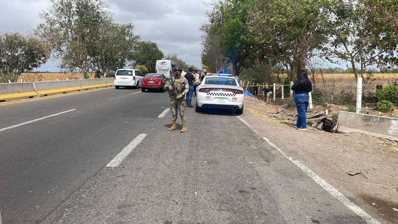 Tras finalizar las labores de investigación, personal de la Fiscalía dio la orden de levantar el cuerpo para que este fuera trasladado a las instalaciones del Semefo para practicarle la autopsia que corresponde la ley