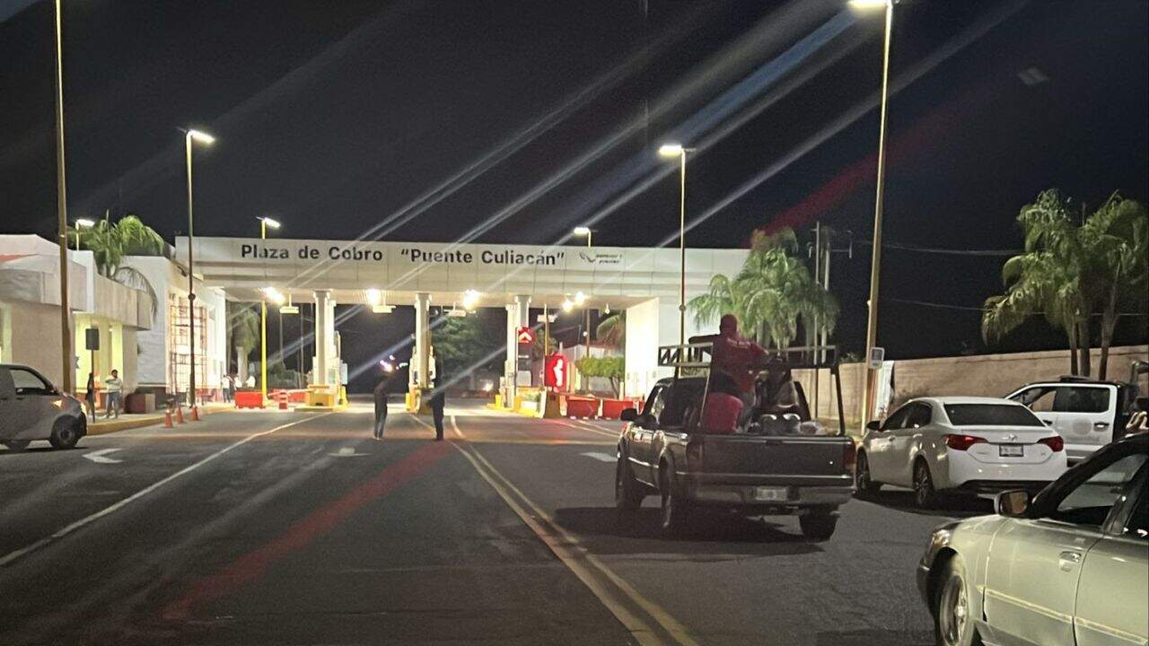 El personal de la Fiscalía General de la República  realizó el trabajo pericial  para después trasladar los cuerpos al Servicio  Médico  Forense, donde se espera que de han identificados