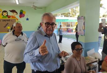 Rocha Moya vota en la elección judicial; reconoce baja participación