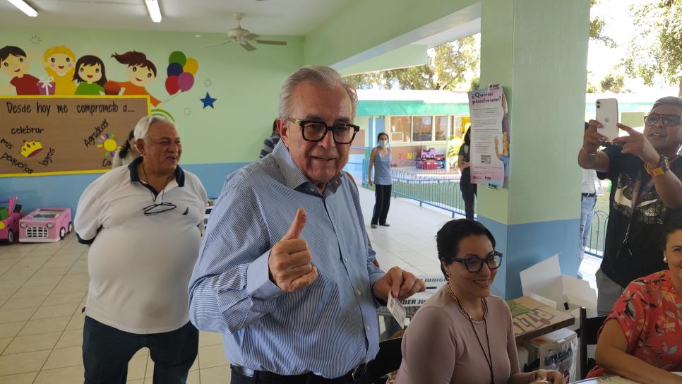 Rocha Moya vota en la elección judicial; reconoce baja participación Rocha Moya vota en la elección judicial; reconoce baja participación