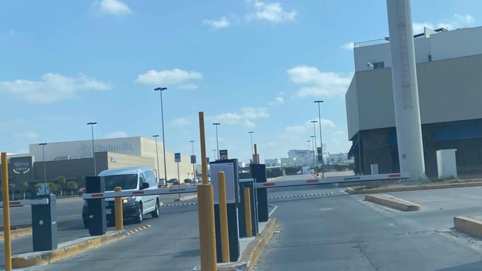 Aplican cobro en estacionamiento de conocida plaza comercial en Mazatlán Aplican cobro en estacionamiento de conocida plaza comercial en Mazatlán