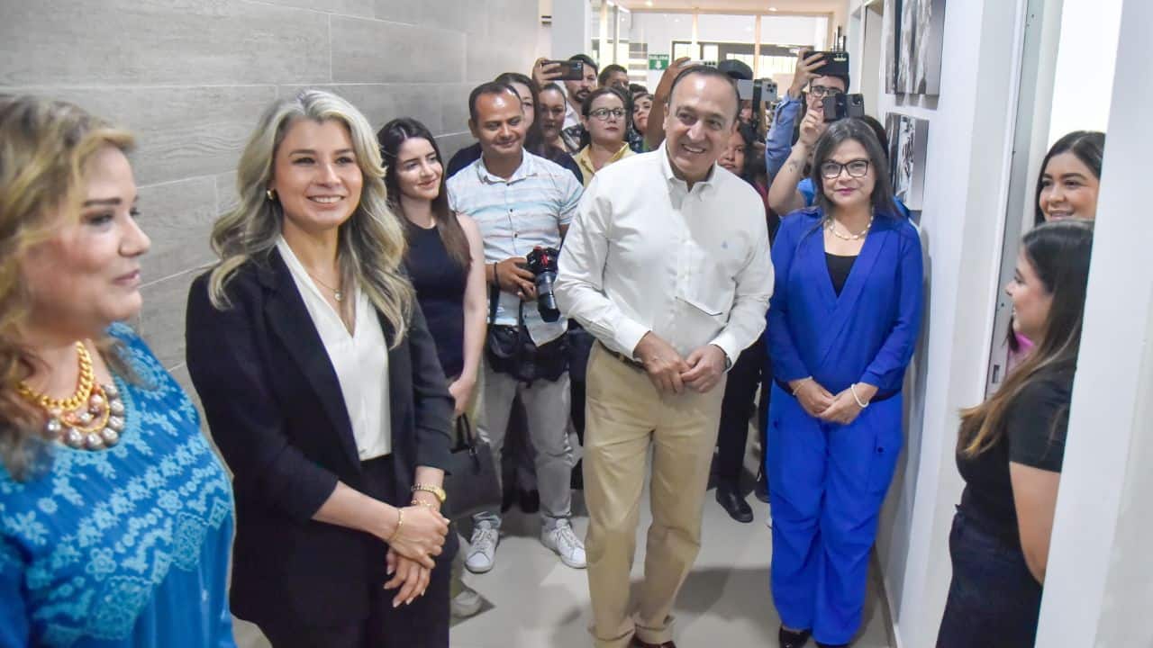 El Alcalde de Ahome realizó un recorrido por las oficinas del Sistema para el Desarrollo Integral de la Familia (DIF). FOTO: Luz Noticias.