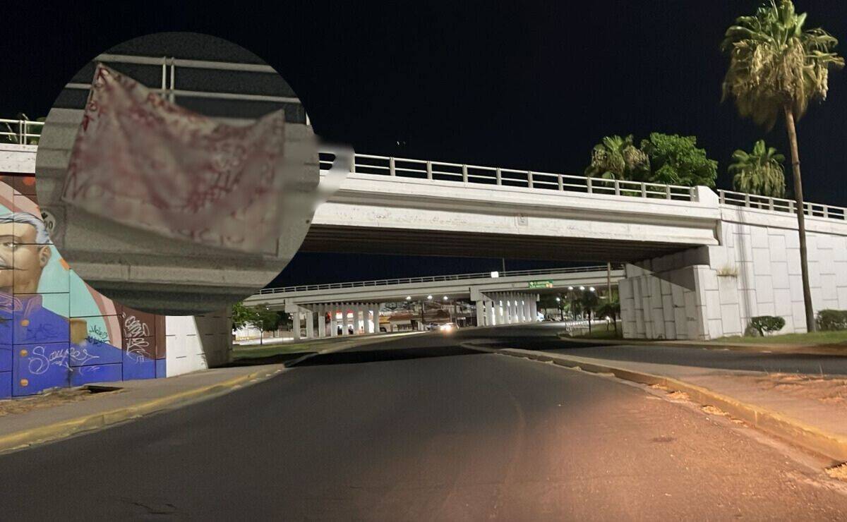FOTO: Sujetos colocan manta en el puente del distribuidor vial en el sector Humaya en Culiacán