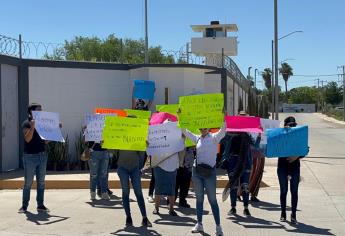 Se manifiestan en la base de la Guardia Nacional en Guasave, exigen justicia por muerte de Jessica y Néstor