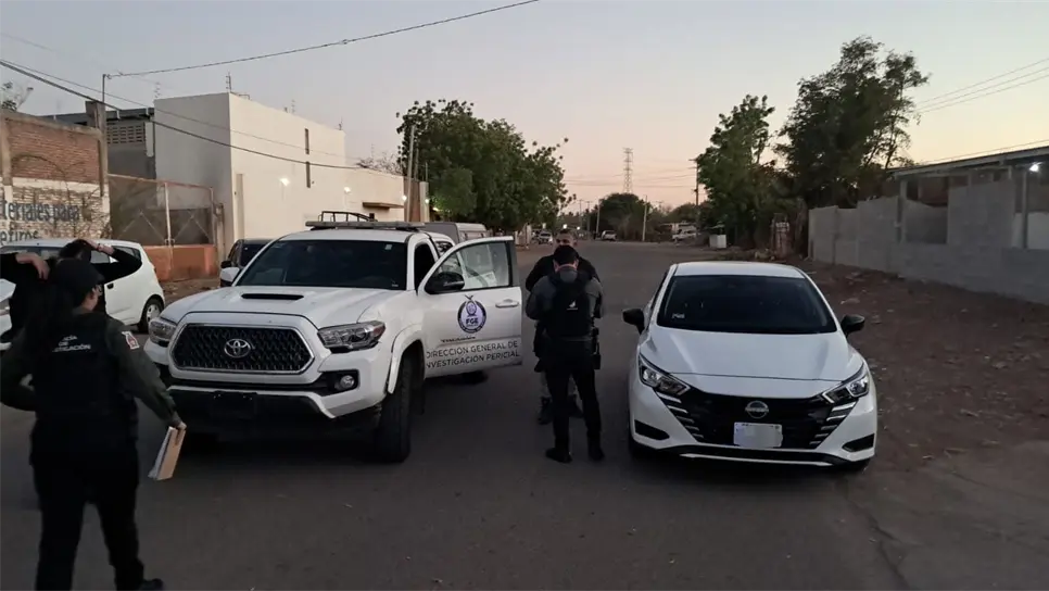 Dos vehículos quedaron atravesados en el lugar. (FOTO: Ángel Beltrán).