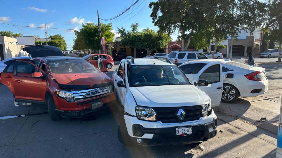 Anciano ebrio provoca aparatosa carambola en Los Mochis Anciano ebrio provoca aparatosa carambola en Los Mochis