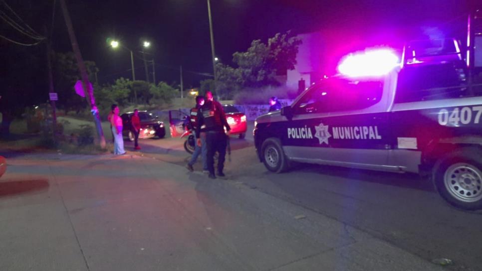 Sujetos armados "levantan" a padre e hijo de un domicilio del fraccionamiento Acueducto, en Culiacán Sujetos armados "levantan" a padre e hijo de un domicilio del fraccionamiento Acueducto, en Culiacán