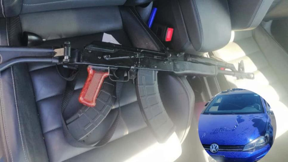 Militares aseguran vehículo con reporte de robo y arma larga tras despojo en Culiacán Militares aseguran vehículo con reporte de robo y arma larga tras despojo en Culiacán