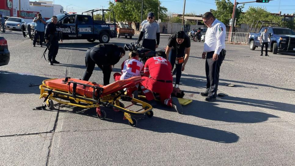 Grave un motociclista tras chocar en Guamúchil, al parecer se pasaron un semáforo Grave un motociclista tras chocar en Guamúchil, al parecer se pasaron un semáforo