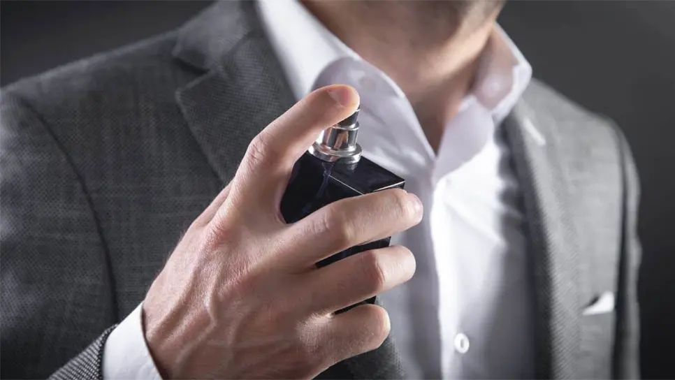 Los perfumes ideales para hombres de 30 años son los que transmiten madurez, sofisticación, elegancia y distinción. FOTO: Luz Noticias.