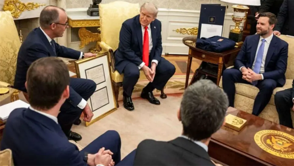 Merz hizo notar que el nombre original del abuelo de Trump era, curiosamente, Friedrich, el mismo que el suyo, esta coincidencia onomástica despertó la sorpresa de Trump, quien respondió con un reconocimiento del carácter muy alemán del nombre