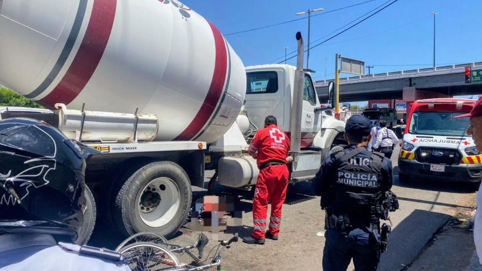 Revolvedora de cemento arrolla a ciclista en la ciudad de Guasave, terminó con heridas graves Revolvedora de cemento arrolla a ciclista en la ciudad de Guasave, terminó con heridas graves
