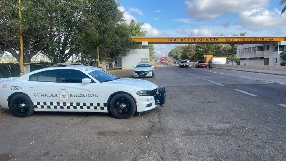 Ejecutan a un hombre en la caseta de cobro vieja en la autopista Benito Juárez en Culiacán Ejecutan a un hombre en la caseta de cobro vieja en la autopista Benito Juárez en Culiacán