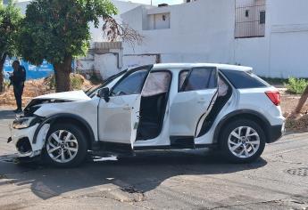 Despojan vehículo a mamá de alumno en Kínder de Culiacán; en el lugar abandonan una camioneta Audi