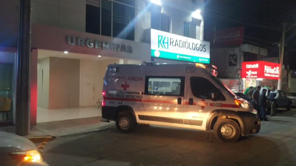 Muere policía municipal tras ser atacado a balazos de carro a carro en la KZ4 de Culiacán Muere policía municipal tras ser atacado a balazos de carro a carro en la KZ4 de Culiacán