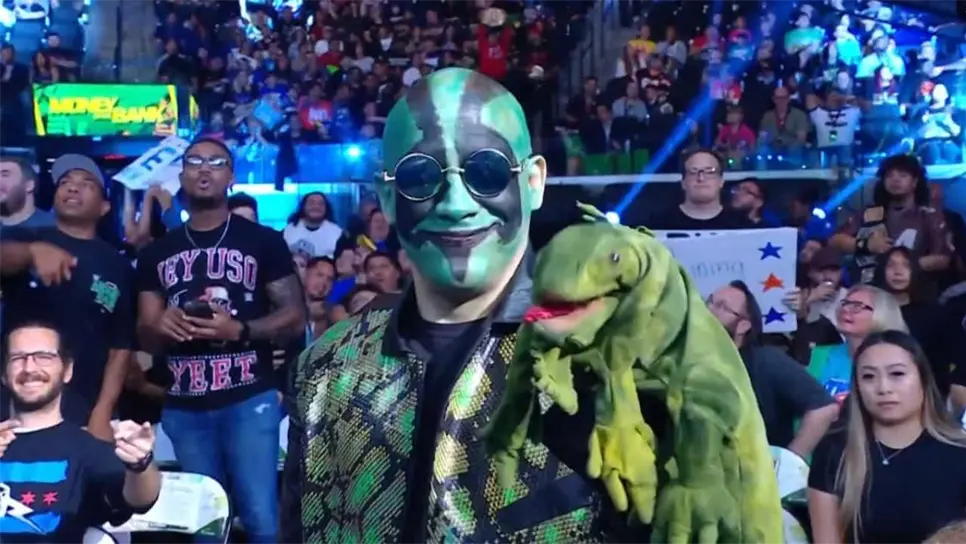 El luchador culiacanense provocó la locura de miles de fanáticos, luego de que este fuera presentado como parte de la baraja luchística de la WWE donde era acompañado por su inseparable compañera La Yezka
