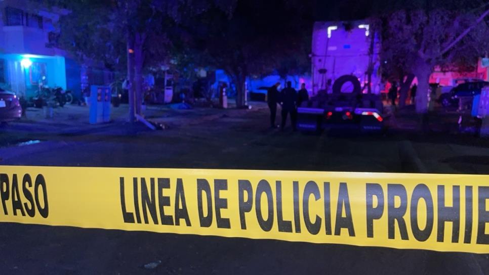 Hombre ejecutado a balazos y otro más resulta herido afuera de vivienda en Urbivilla del Prado, Culiacán Hombre ejecutado a balazos y otro más resulta herido afuera de vivienda en Urbivilla del Prado, Culiacán