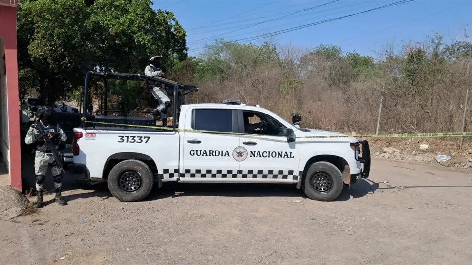 El joven ejecutado tenía un mensaje en una cartulina.